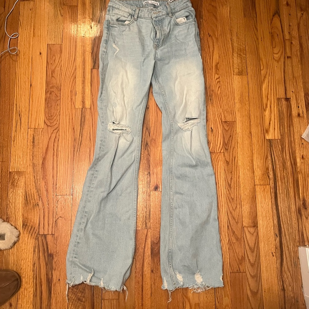 Zara jeans US size 4 light wash flare bottom with distressing great condition